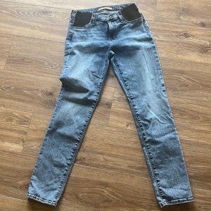 NWOT Joe’s The Lara Cigarette Maternity Jeans